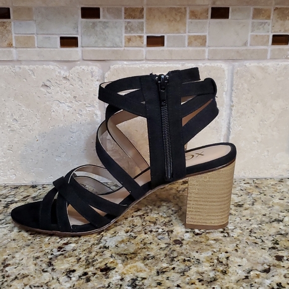 XOXO Eden Block-Heel Dress Sandals - Picture 3 of 9